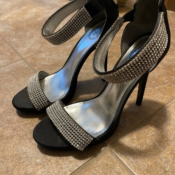 Gorgeous like new black and silver studs heels - Picture 2 of 2
